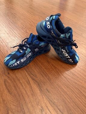 Just So So Blue Camo Blade Running Shoes Men’s 10.5 EU 44